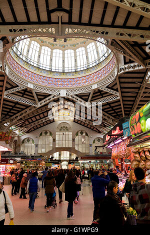 Im Inneren der Mercado Central (Central Market) in Valencia Stockfoto