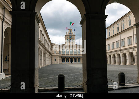 Rom, Italien - 19. Mai 2016: Der Innenhof des Palazzo Quirinale, Firmensitz und Wohnsitz des Präsidenten o Stockfoto