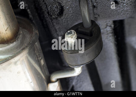 Kautschuk-Mount-Auspuff-System des Autos Stockfoto