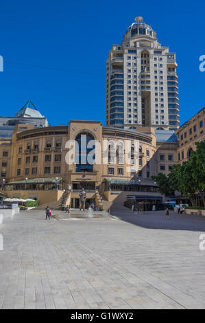 Nelson Mandela Square ist ein öffentlicher Raum und Einkaufsviertel Stockfoto