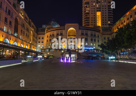 Nelson Mandela Square ist ein öffentlicher Raum und Einkaufsviertel Stockfoto