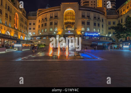 Nelson Mandela Square ist ein öffentlicher Raum und Einkaufsviertel Stockfoto