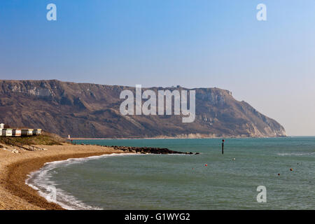 Die geschützten Kies Strand und Kreide Klippen an der Ringstead Bucht auf der Jurassic Coast in der Nähe von Weymouth, Dorset, England, UK Stockfoto