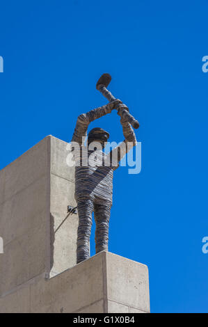 Soweto Südafrika 28. März 2016 Walter Sisulu Square Hingabe. Statue von "The Land soll geteilt werden" Stockfoto