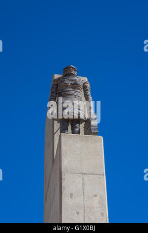 Soweto Südafrika 28. März 2016 Walter Sisulu Square Hingabe. Statue von "Es soll Arbeit und Sicherheit" Stockfoto