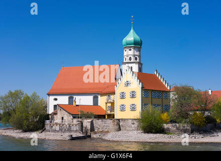 Schloss und Kirche des Heiligen Georg auf der Halbinsel in Wasserburg am Bodensee, Allgäu, Schwaben, Bayern, Deutschland Stockfoto