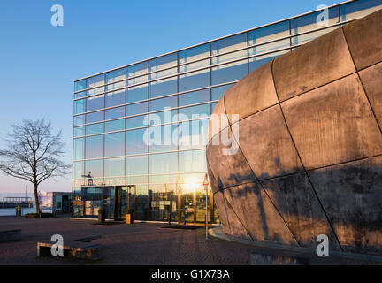 Kulturellen Zentrum K42 mit Kieselsteinen, Medienhaus am See, Friedrichshafen am Bodensee, Bodensee Bezirk, Swabia Stockfoto