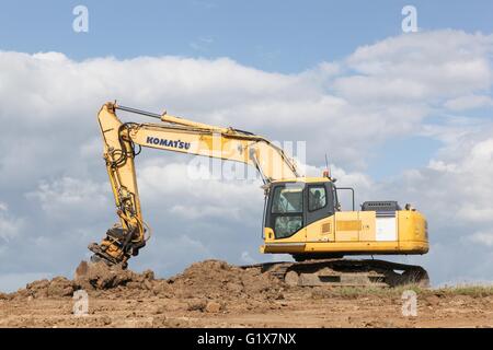 Komatsu Bagger auf der Baustelle Stockfoto