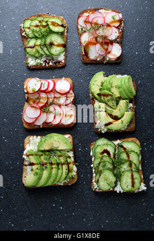 Bruschetta mit Gemüse, frische Lebensmittel Stockfoto