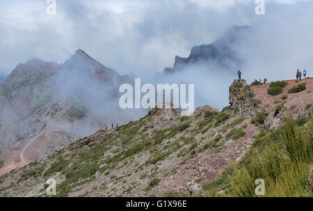 FUNCHAL, PORTUGAL-März 24, unbekannten Menschen zu Fuß auf dem Gipfel des Pico Arieiro Berge auf 24. März 2016 in Funchal, das Stockfoto