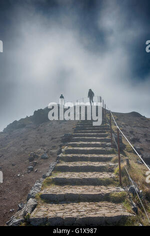 FUNCHAL, PORTUGAL-März 24, unbekannten Menschen zu Fuß auf dem Gipfel des Pico Arieiro Berge auf 24. März 2016 in Funchal, das Stockfoto