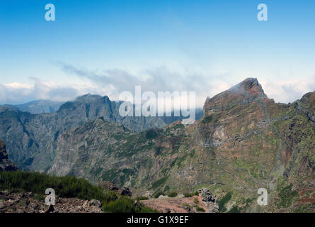 die hohen Berge auf Madeira Insel Pico Arieiro, die oben genannt ist 1818 Metern über dem Meeresspiegel Stockfoto