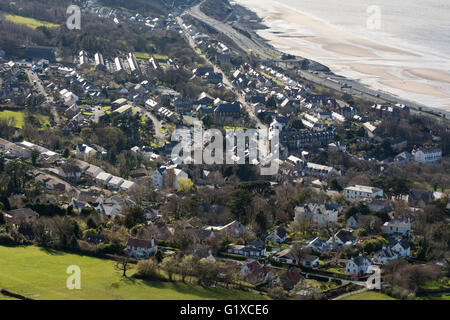Der Norden von Wales Steinbruch Stadt von Penmaenmawr an der A55 North Wales Coast Road unter Granitsteinbrüche auf der Landzunge gelegen. Stockfoto