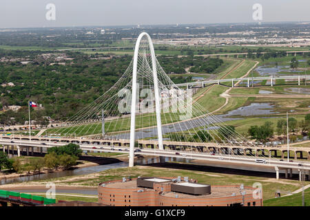 Die Margaretenbrücke Hunt von Santiago Calatrava entworfen ist das neue Wahrzeichen in Dallas. Stockfoto