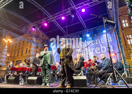 Unterhaltung am Ban Jelacic Platz, Advent in Zagreb, Kroatien Stockfoto