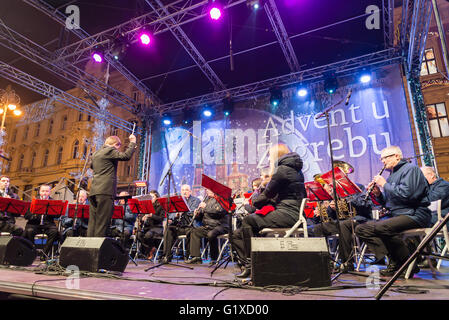 Konzertante Aufführung am Ban Jelacic Platz, Advent in Zagreb, Kroatien Stockfoto