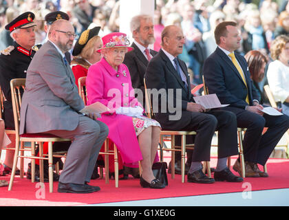 Ihre Majestät die Königin von England offiziell Eröffnung der Musikpavillon im Alexandra Gardens in Windsor. Stockfoto