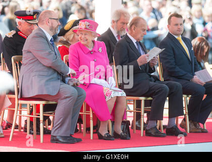 Ihre Majestät die Königin von England offiziell Eröffnung der Musikpavillon im Alexandra Gardens in Windsor. Stockfoto