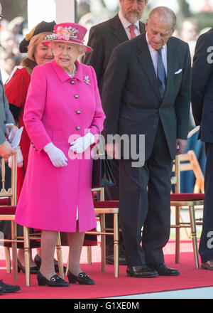 Ihre Majestät die Königin von England offiziell Eröffnung der Musikpavillon im Alexandra Gardens in Windsor. Stockfoto