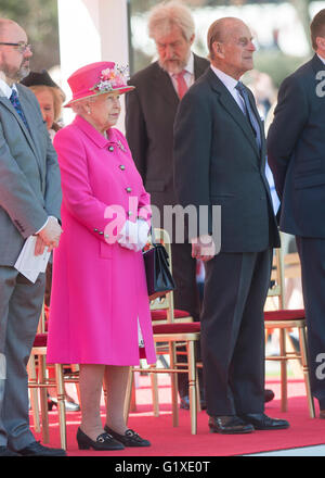 Ihre Majestät die Königin von England offiziell Eröffnung der Musikpavillon im Alexandra Gardens in Windsor. Stockfoto