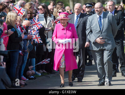 Ihre Majestät die Königin von England offiziell Eröffnung der Musikpavillon im Alexandra Gardens in Windsor. Stockfoto