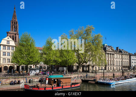 Sightseeing Tour Boot, Palais Rohan, rohan Palast, die Kathedrale Spire,, Straßburg, Elsass, Frankreich, Europa Stockfoto