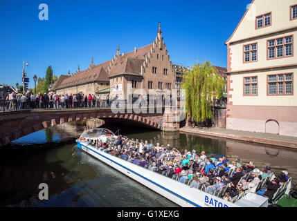 Sightseeing Tour Boot und'Ancienne Douane "ehemalige Custom House, Straßburg, Elsass, Frankreich, Europa, Stockfoto