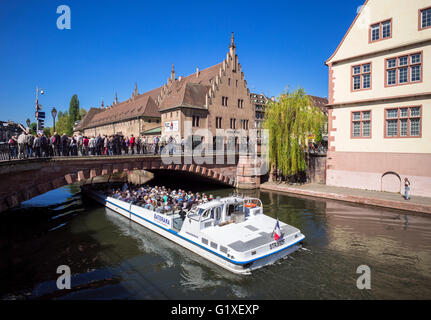 Sightseeing Tour Boot und'Ancienne Douane "ehemalige Custom House, Straßburg, Elsass, Frankreich, Europa, Stockfoto