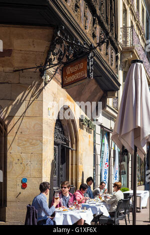 Straßburg, Alfresco Restaurant Terrasse, Maison Kammerzell mittelalterliches Haus, Elsass, Frankreich, Europa, Stockfoto