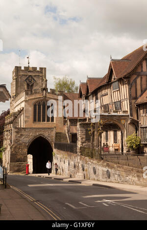 Medieval Lord Leycester Hospital und das West Gate, The High Street, Warwick, Warwickshire, England, Großbritannien Stockfoto