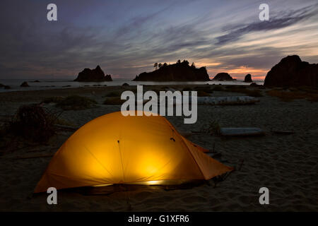 WA12620-00... WASHINGTON - Abend am Campingplatz am Toleak Punkt an der Pazifikküste in Olympic Nationalpark. Stockfoto