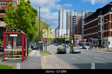 Wellington Street, in der nördlichen Stadt Leeds in Großbritannien Stockfoto