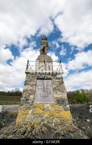 Admiral Lord Nelson Denkmal auf die Menai Straits Anglesey mit Plakette sagen England erwartet, dass jeder Mann seine Pflicht tun wird. Stockfoto