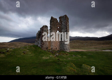 Launisch Morgenlicht im Ardvreck Castle am Loch Assynt in Suthlerland Schottland, Vereinigtes Königreich Stockfoto