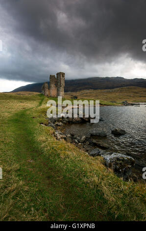 Launisch Morgen im Ardvreck Castle am Loch Assynt, Sutherland Schottland, Vereinigtes Königreich Stockfoto