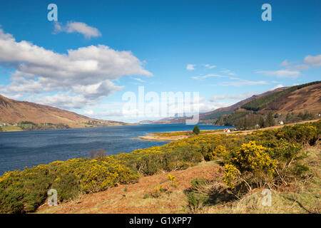 Blick auf Loch Broom Blick in Richtung Ullapool, Wester Ross in Schottland, Vereinigtes Königreich Stockfoto