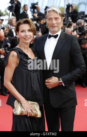 Hanne Jacobsen und Mads Mikkelsen, die Teilnahme an der "La Fille Inconnue" premiere während der 69. Cannes Film-Festival am Palais des Festivals in Cannes am 18. Mai 2016 | Verwendung weltweit
