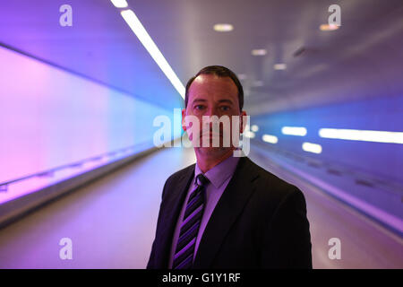 Cleveland, Ohio, Usa. 1. Mai 2016. Cleveland, Ohio 5/10/2016.Scott Knoer, Cheif Apotheke Offizier an der Cleveland Clinic. Valeant versprochen, Krankenhäuser Rabatte auf zwei der Medikamente geben, die es auf ihre Preise angehoben aber sie haben keine Rabatte ab noch gesehen. Foto: Michael F. McElroy © Michael F. Mcelroy/ZUMA Draht/Alamy Live-Nachrichten Stockfoto