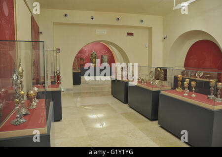 Pozzuoli, Italien. 20. Mai 2016. Zur Eröffnung des Museums - zwei Jahre nach der Rückkehr des Doms - wird es der Bischof Gennaro Pascarella. Es ist - bis heute - das einzige Museum von Pozzuoli und das zweite Museum der Campi Flegrei archäologische nach, dass die Burg von Baia. Bildnachweis: Paola Visone/Pacific Press/Alamy Live-Nachrichten Stockfoto