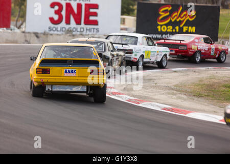 MELBOURNE, WINTON/Australien, 20. Mai 2016: Oldtimer-Rennen kämpfen an der Tourenwagen Masters Series, Runde 3 bei Winton. Bildnachweis: David Hewison/Alamy Live-Nachrichten Stockfoto