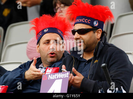 Old Trafford, Manchester, UK. 21. Mai 2016. NatWest T20 Blast. Lancashire Lightning versus Derbyshire Falken. Lancashire Lightning Fans warten auf den Start heute Nachmittag Spiel. Bildnachweis: Aktion Plus Sport/Alamy Live-Nachrichten Stockfoto