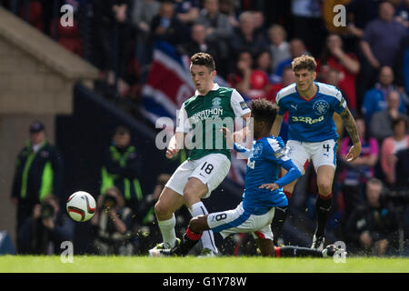 Hamden Park, Glasgow, Schottland. 21. Mai 2016. Schottische Pokalfinale. Rangers gegen Hibernian Edinburgh. Ranger Gedion Zelalem(8) gegen Hibernian John McGinn (18) Credit: Action Plus Sport/Alamy Live News Stockfoto