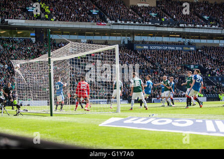 Hamden Park, Glasgow, Schottland. 21. Mai 2016. Schottische Pokalfinale. Rangers gegen Hibernian Edinburgh. Hibernian Anthony Stokes (28) Partituren um es gleich zu machen. Bildnachweis: Aktion Plus Sport/Alamy Live-Nachrichten Stockfoto