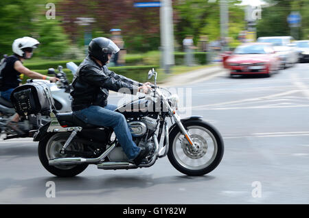 WROCLAW, Polen - 21. Mai: Unbekannter Motorradfahrer fährt motor bei Harley-Davidson-Parade. Einige tausend Motorradfahrer trat Elfen Bike Fest am 21. Mai 2016 in Breslau. Bildnachweis: Bartolomeus Magierowski/Alamy Live-Nachrichten Stockfoto