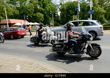 WROCLAW, Polen - 21. Mai: Unbekannter Motorradfahrer fährt motor bei Harley-Davidson-Parade. Einige tausend Motorradfahrer trat Elfen Bike Fest am 21. Mai 2016 in Breslau. Bildnachweis: Bartolomeus Magierowski/Alamy Live-Nachrichten Stockfoto