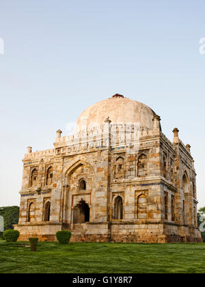 Das Shish-Gumbad Grab in Lodi Gardens, New Delhi, Indien. Stockfoto