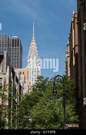 Ansicht von Tudor City Park und Chrysler Building, NYC Stockfoto