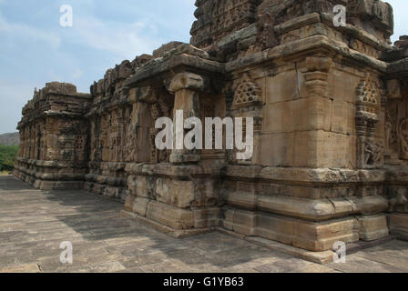 Devakoshthas und Szenen aus dem Ramayana geschnitzt an der nördlichen Wand, Papanatha Tempel, Pattadakal Tempel Komplex, Pattadakal, Karnataka, Indien Stockfoto