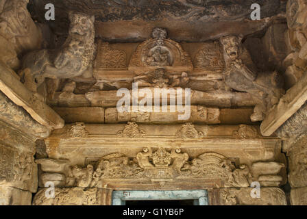 Die Dvara anfliegen - Bandha mit Sala-Shikhara, Papanatha Tempel, Pattadakal Tempel Komplex, Pattadakal, Karnataka, Indien. Stockfoto