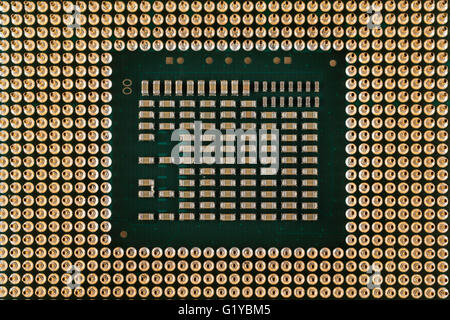 Geometrie-Elektronik, Nahaufnahme von CPU-Prozessor-Chip, Blick von der Unterseite Stiftleisten, als Hintergrund, Textur Stockfoto